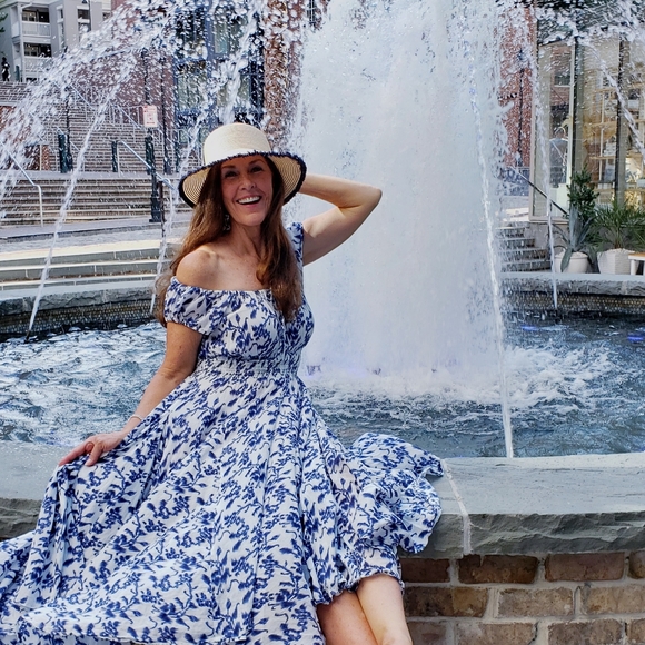 Meet your Posher, Diana - Picture 2 of 4